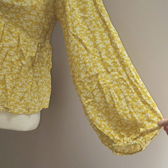 American Eagle Yellow and White Floral Boho Blouse, Size Medium - Picture 3 of 7